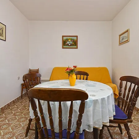 Mirela 1554 Pula